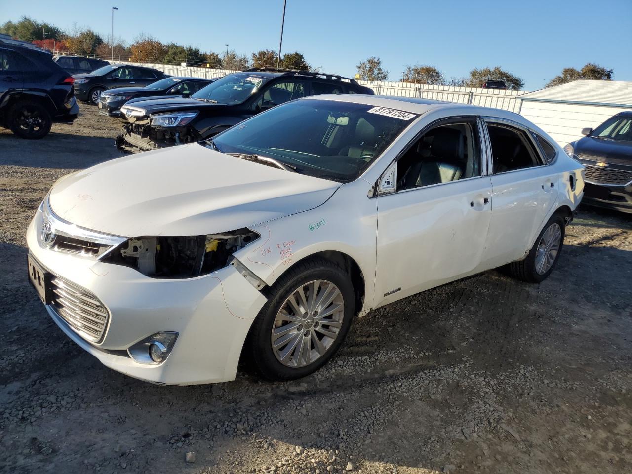 2013 TOYOTA AVALON