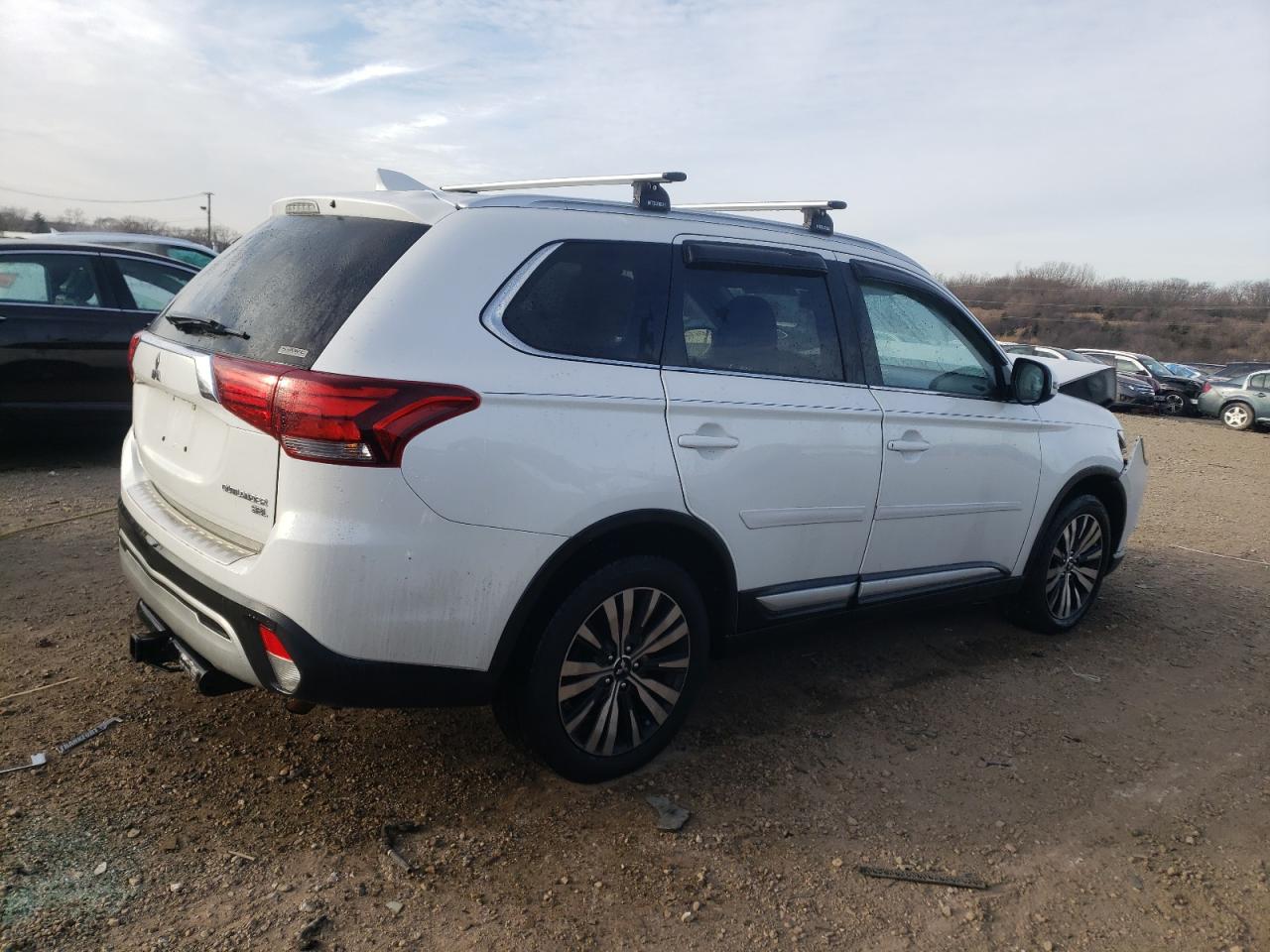 2019 Mitsubishi Outlander - Image 3
