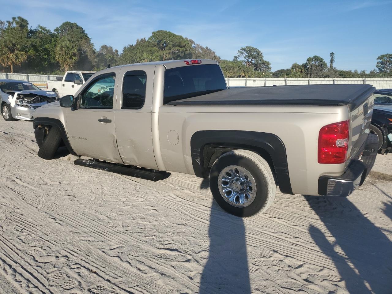 2009 Chevrolet Silverado - Image 2