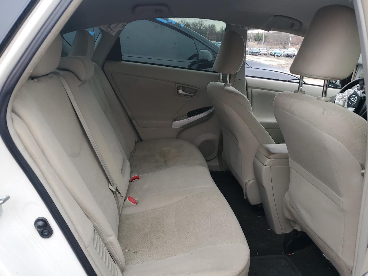 2015 Toyota Prius - Image 10