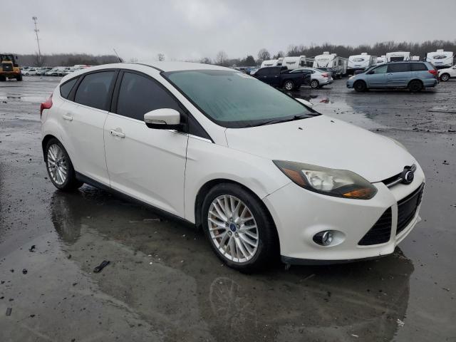 Hatchbacks FORD FOCUS 2014 White