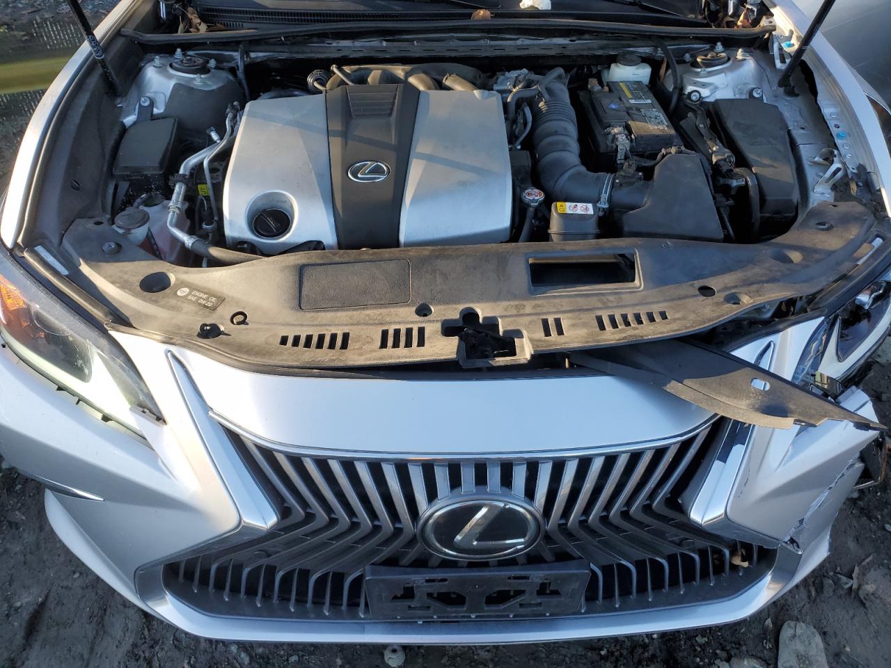 2019 Lexus ES - Image 11