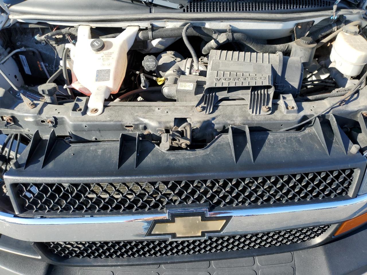 2015 Chevrolet Express - Image 12
