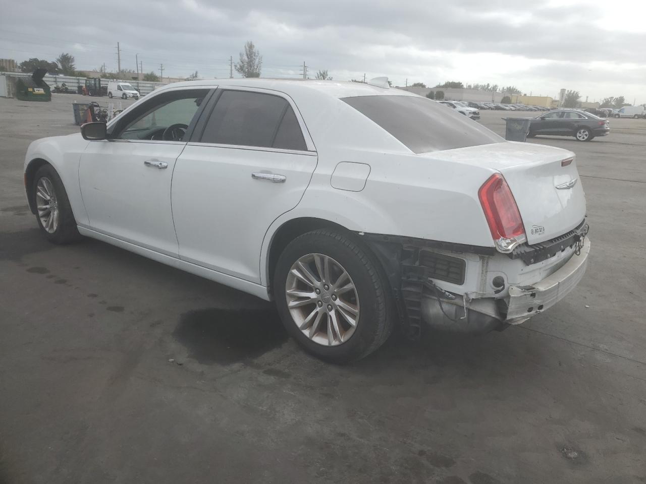 VIN 2C3CCAEG5HH571155 2017 CHRYSLER 300 no.2