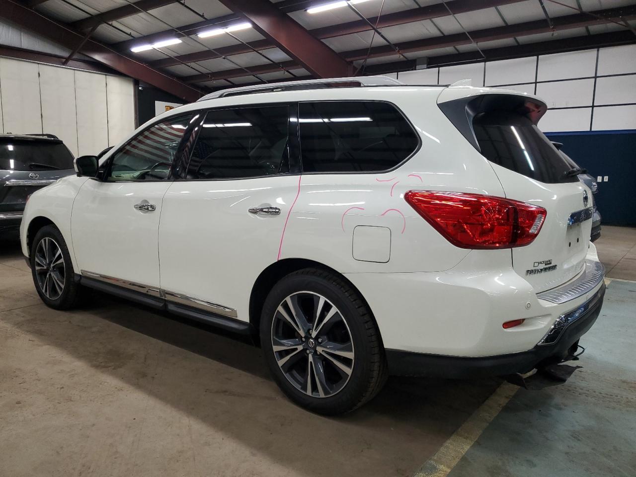 2019 Nissan Pathfinder - Image 2