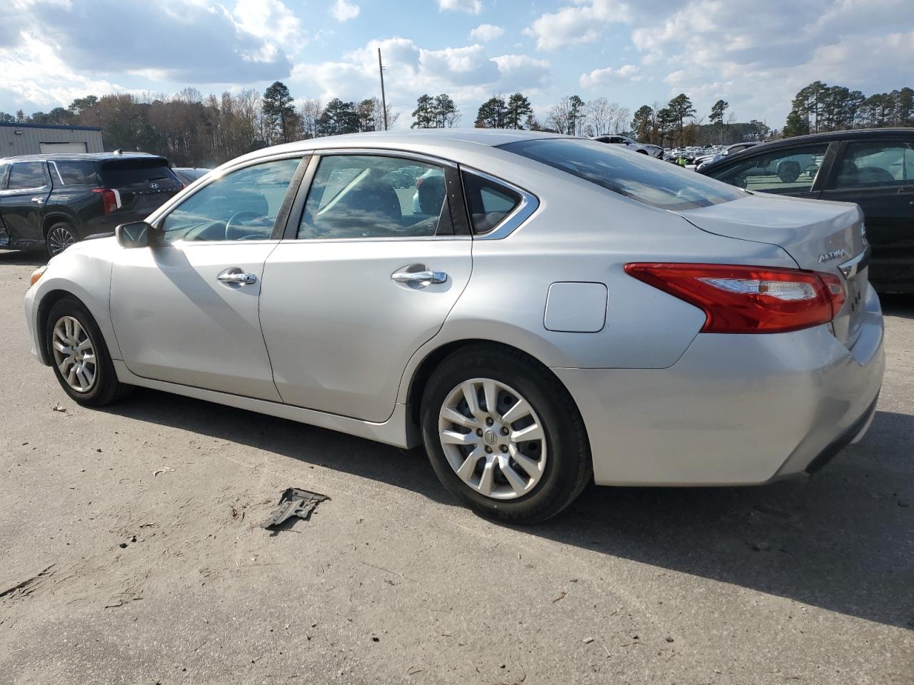 2016 Nissan Altima - Image 2