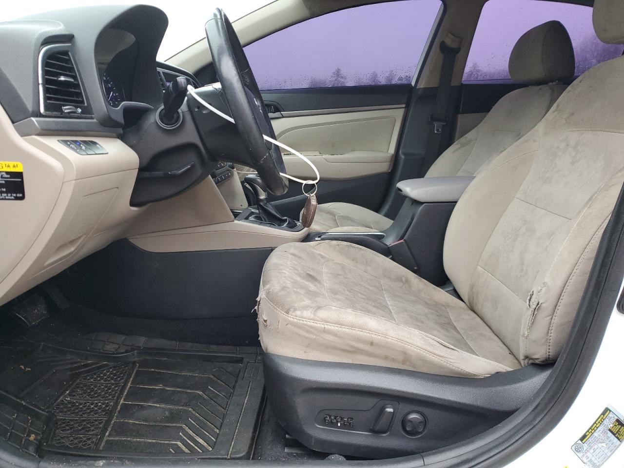 2017 Hyundai Elantra - Image 7