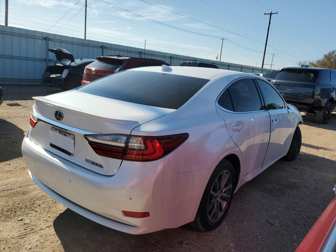 2017 Lexus ES - Image 3