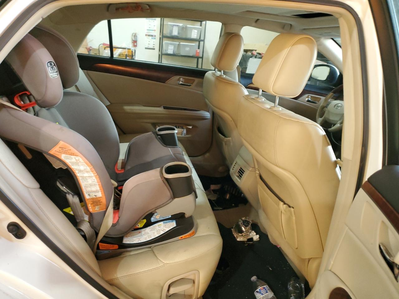 2011 Toyota Avalon - Image 10