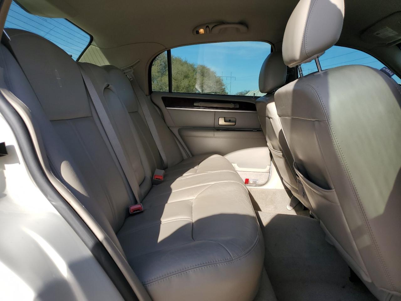 2006 Lincoln Town Car Signature Limited VIN: 1LNHM82V56Y645540 Lot: 84564654