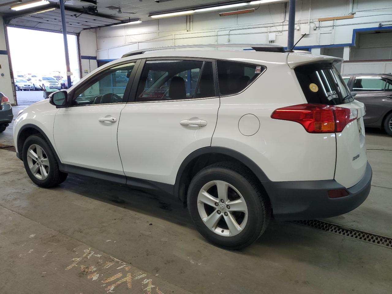 VIN 2T3RFREV5EW175782 2014 TOYOTA RAV4 no.2