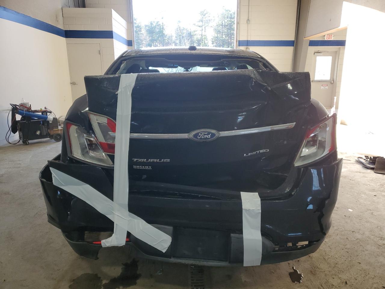 2011 Ford Taurus Limited VIN: 1FAHP2FW5BG174992 Lot: 85150824