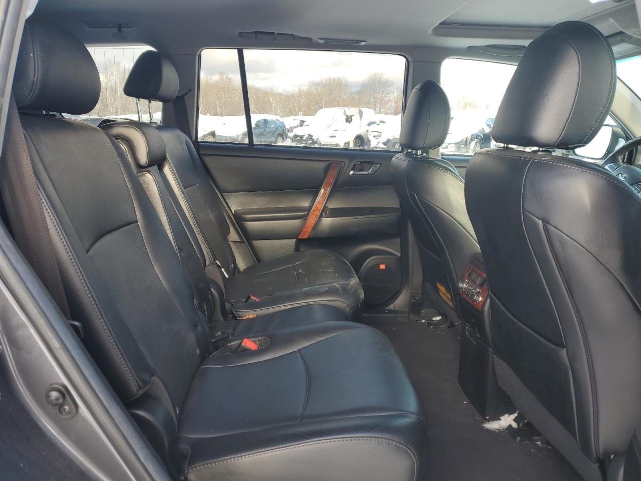 2011 Toyota Highlander - Image 11