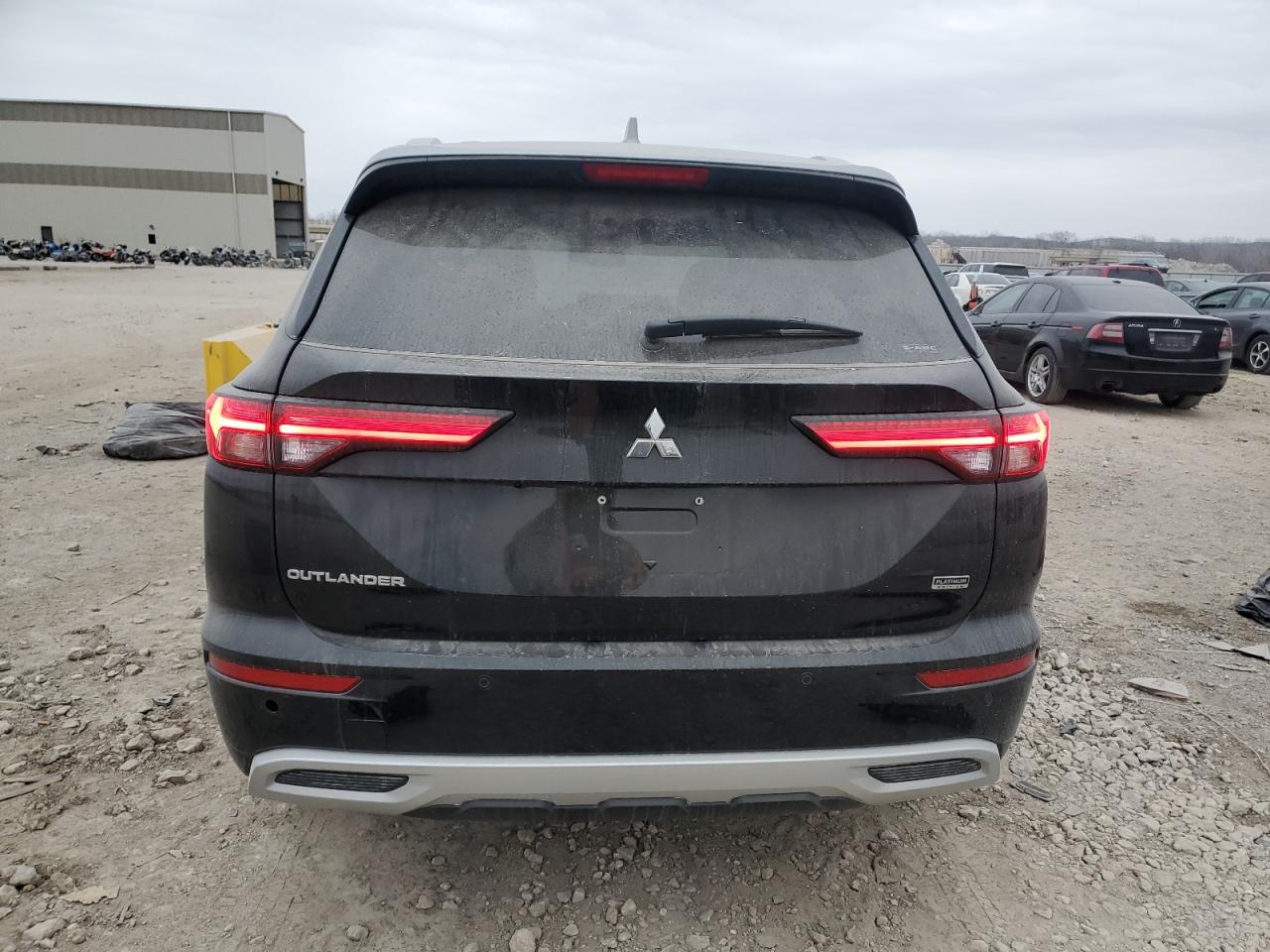 2024 Mitsubishi Outlander - Image 6