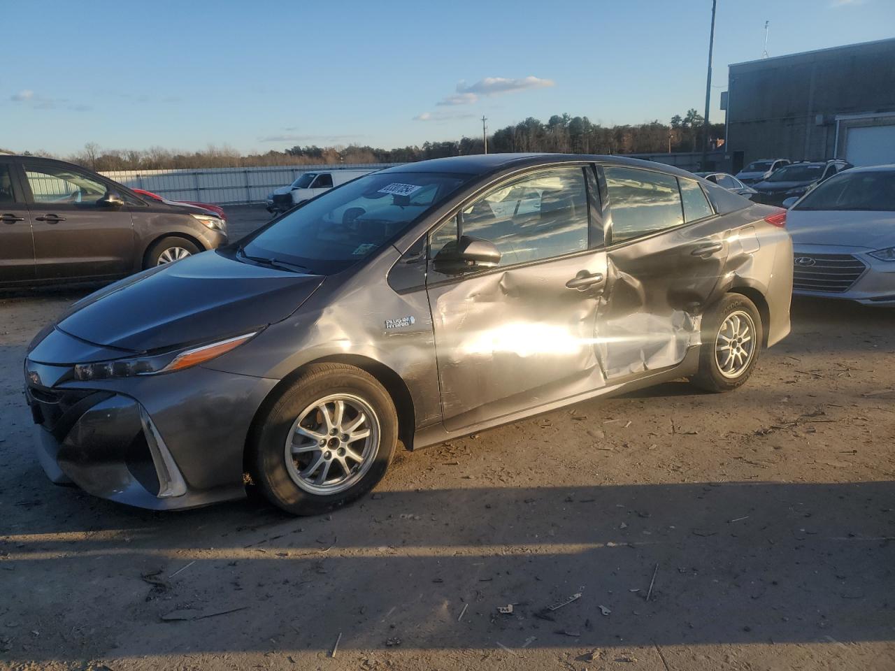 VIN JTDKARFP9J3097925 2018 TOYOTA PRIUS no.1