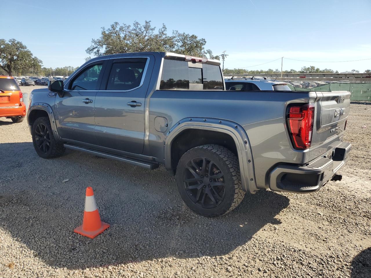 2020 GMC Sierra - Image 2