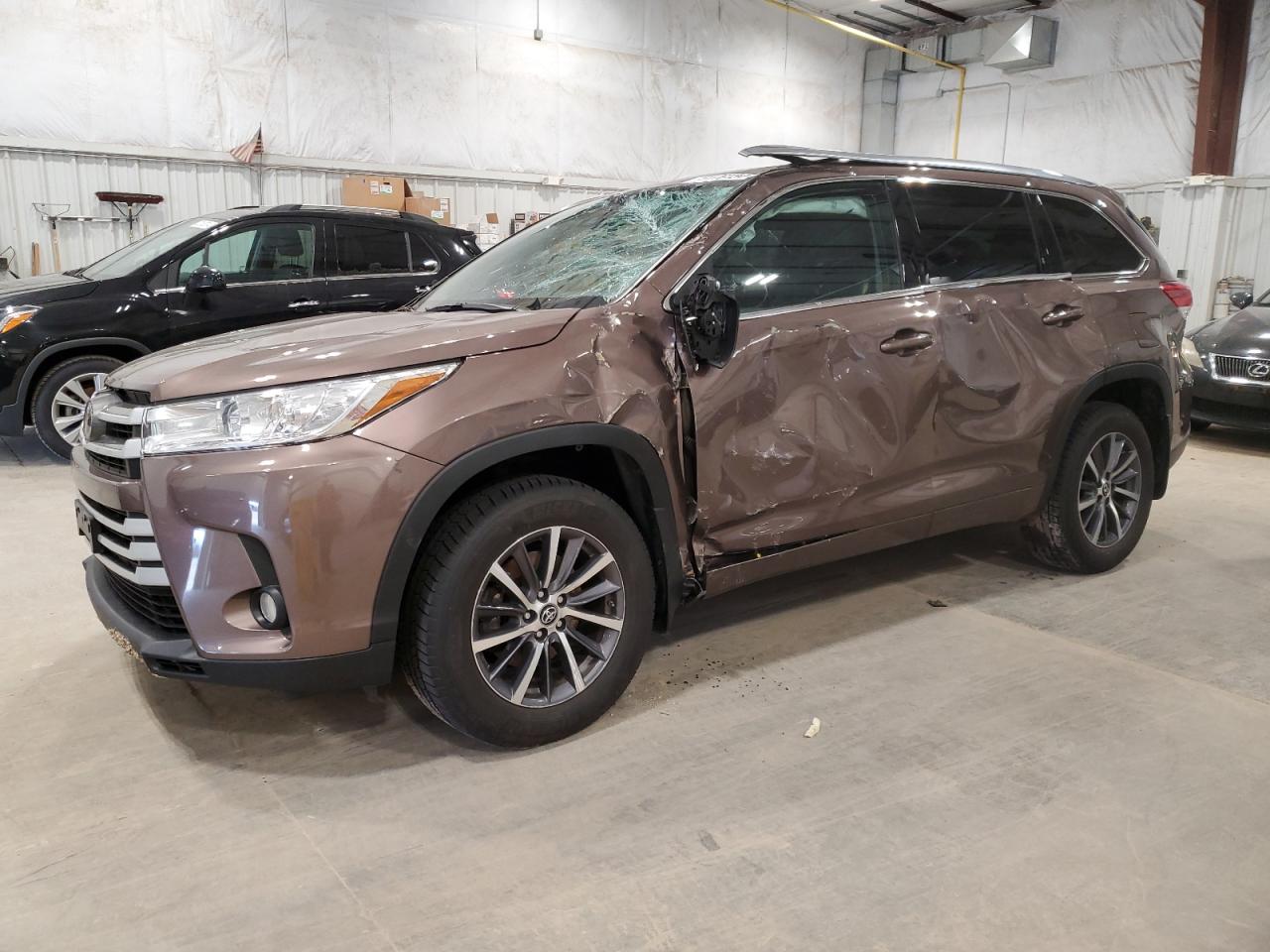 2017 Toyota Highlander - Image 1