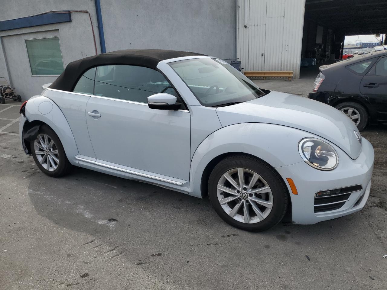 2017 Volkswagen Beetle - Image 4