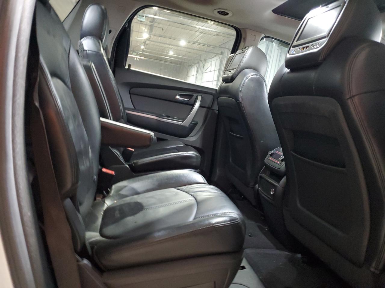 2011 GMC Acadia - Image 11