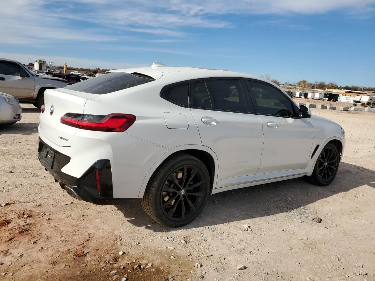 2023 BMW X4 - Image 3