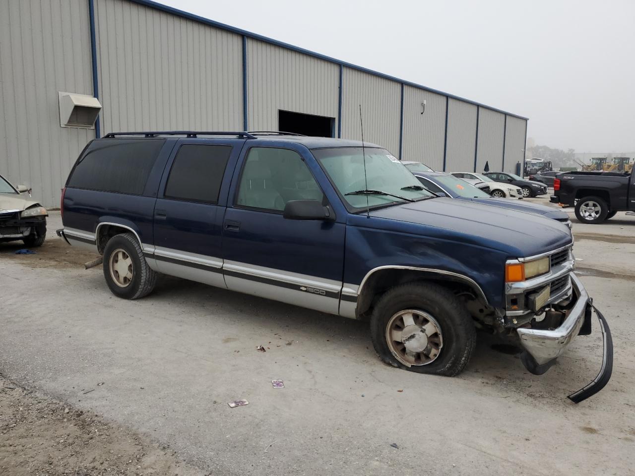 1996 Chevrolet Suburban - Image 4