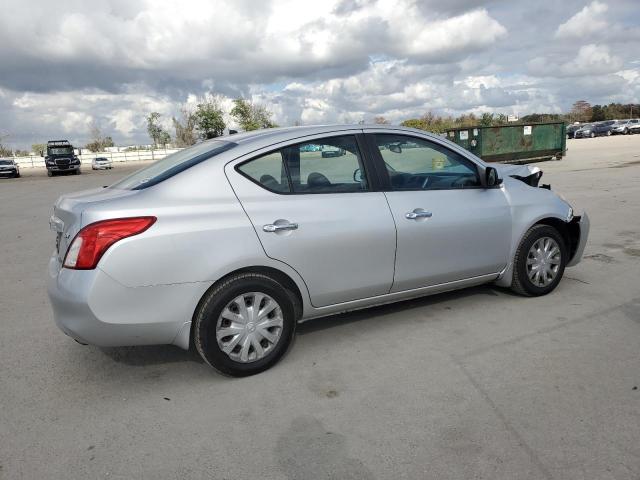  NISSAN VERSA 2012 Srebrny