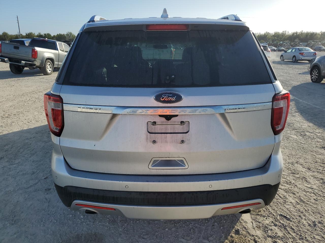 VIN 1FM5K7F82HGC38887 2017 FORD EXPLORER no.6