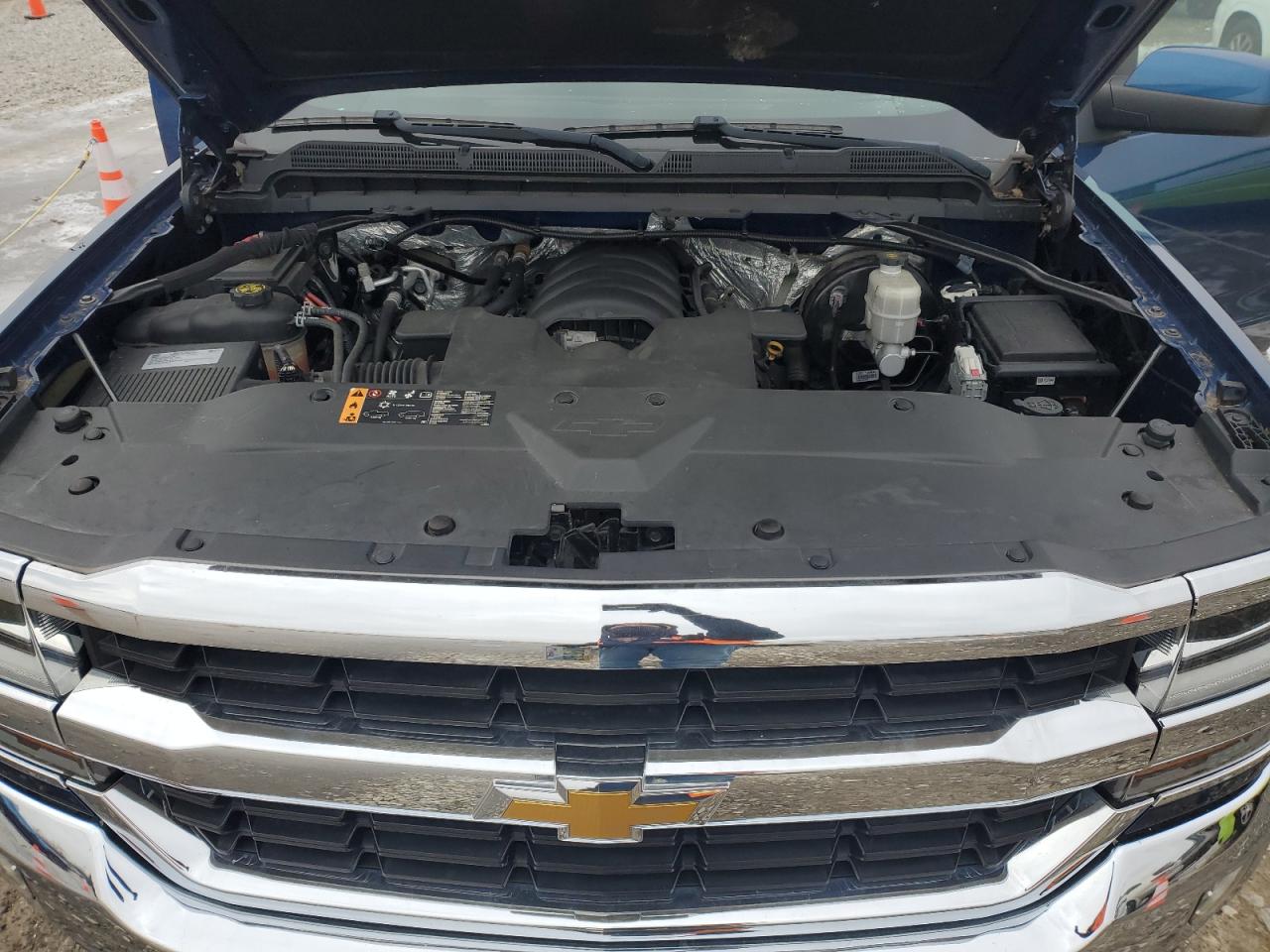 2017 Chevrolet Silverado - Image 11