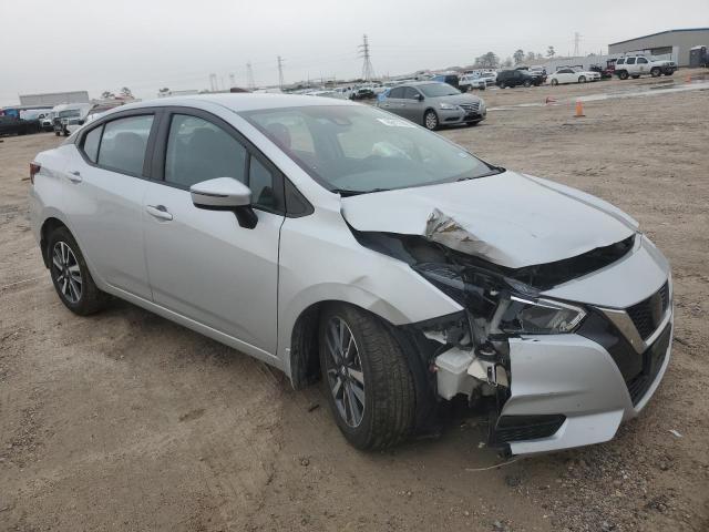  NISSAN VERSA 2021 Srebrny