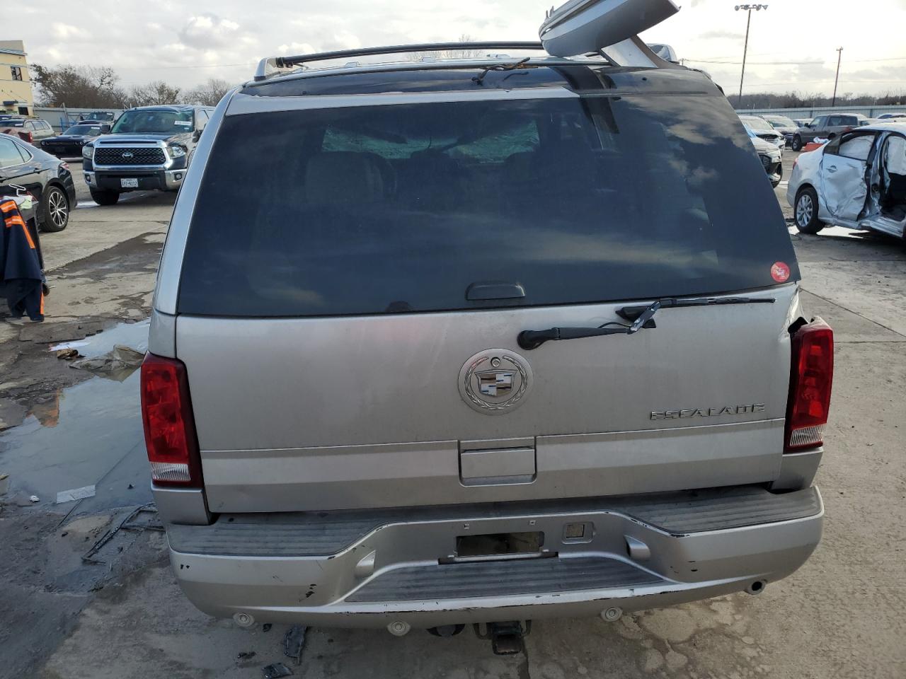 2005 Cadillac Escalade - Image 6
