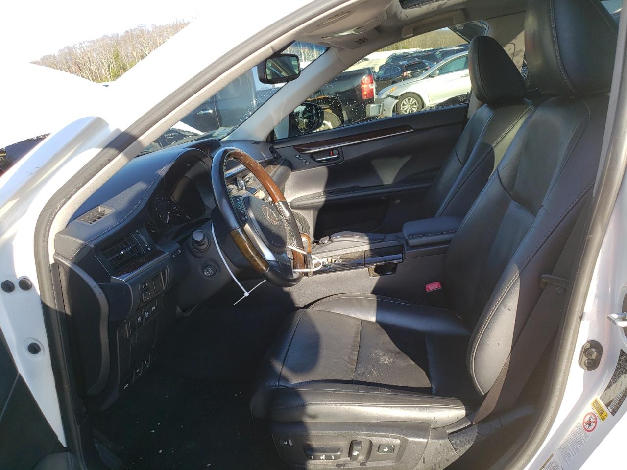 2015 Lexus ES - Image 7