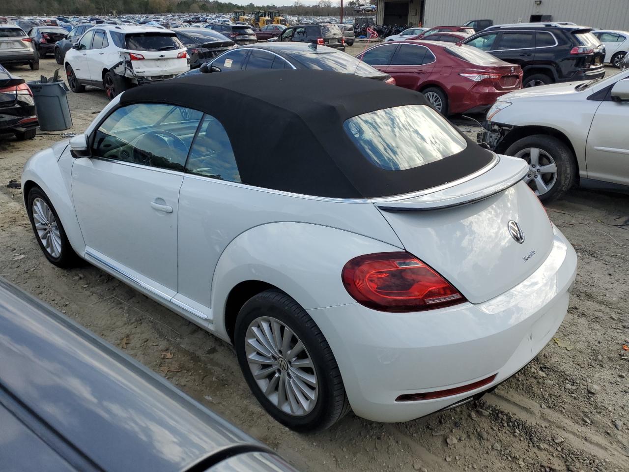 2019 Volkswagen Beetle - Image 2