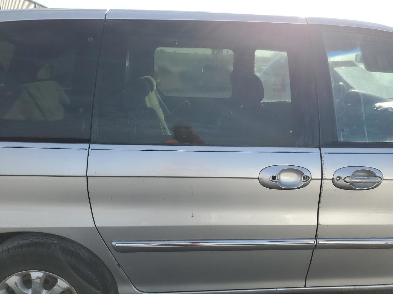 2005 Kia Sedona - Image 11