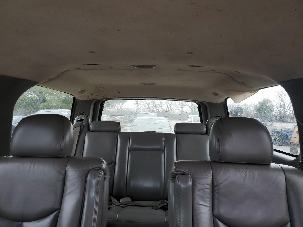 2004 GMC Yukon - Image 10