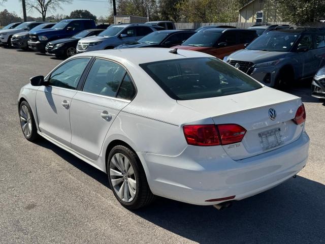 Sedans VOLKSWAGEN JETTA 2014 White