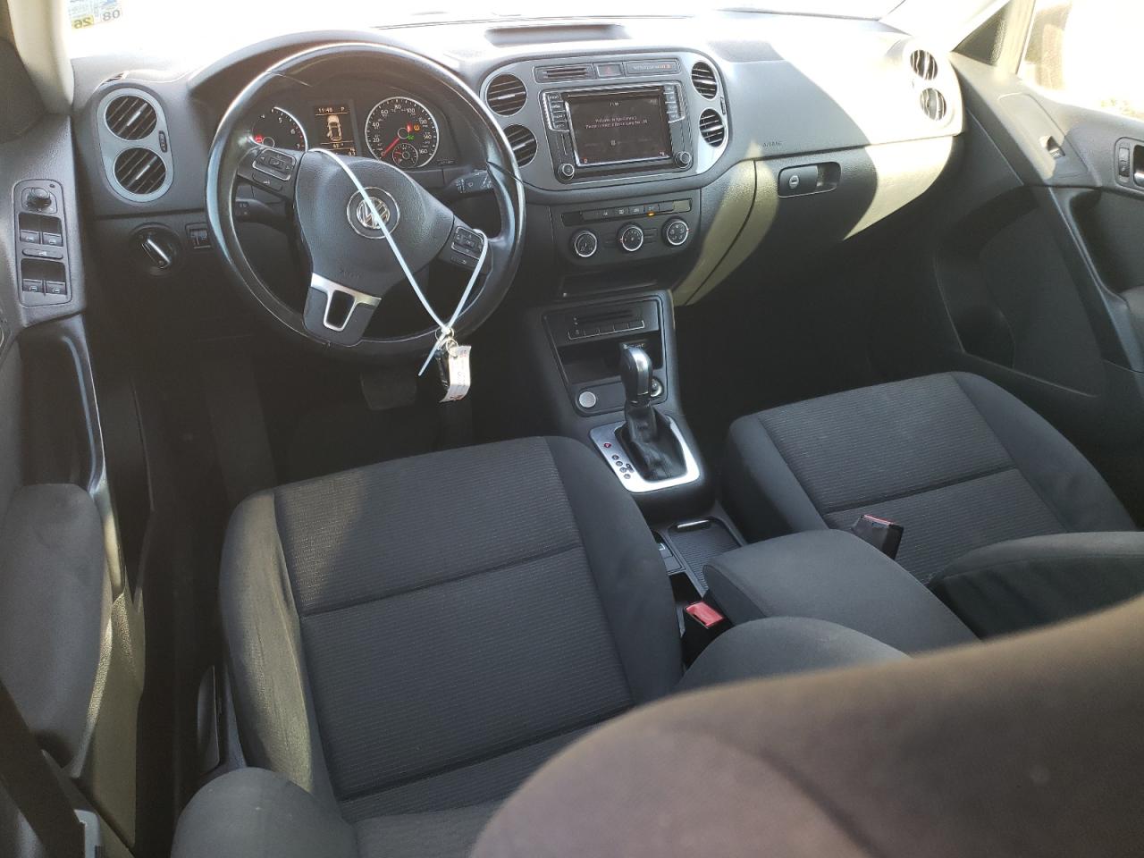 2017 Volkswagen Tiguan - Image 8
