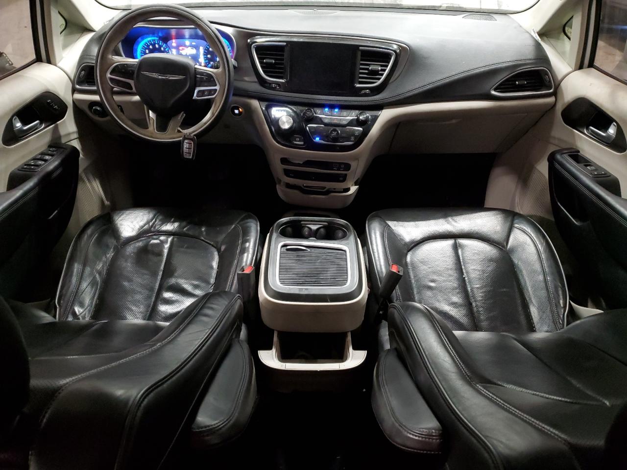 2017 Chrysler Pacifica - Image 8