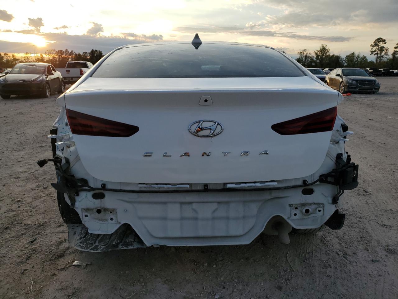 2020 Hyundai Elantra - Image 6