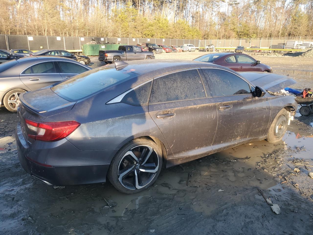 VIN 1HGCV1F31JA112731 2018 HONDA ACCORD no.3