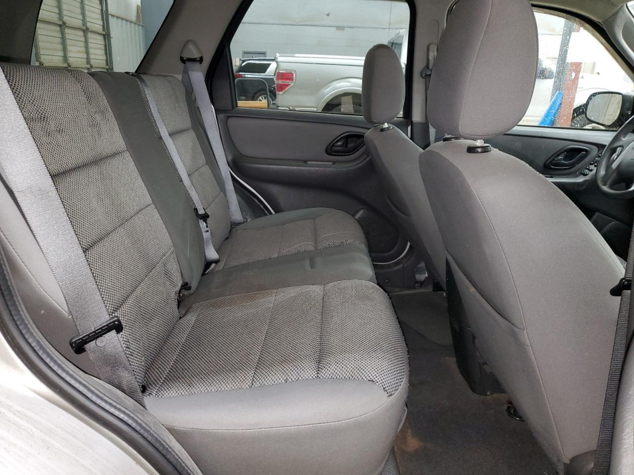 2005 Ford Escape - Image 12