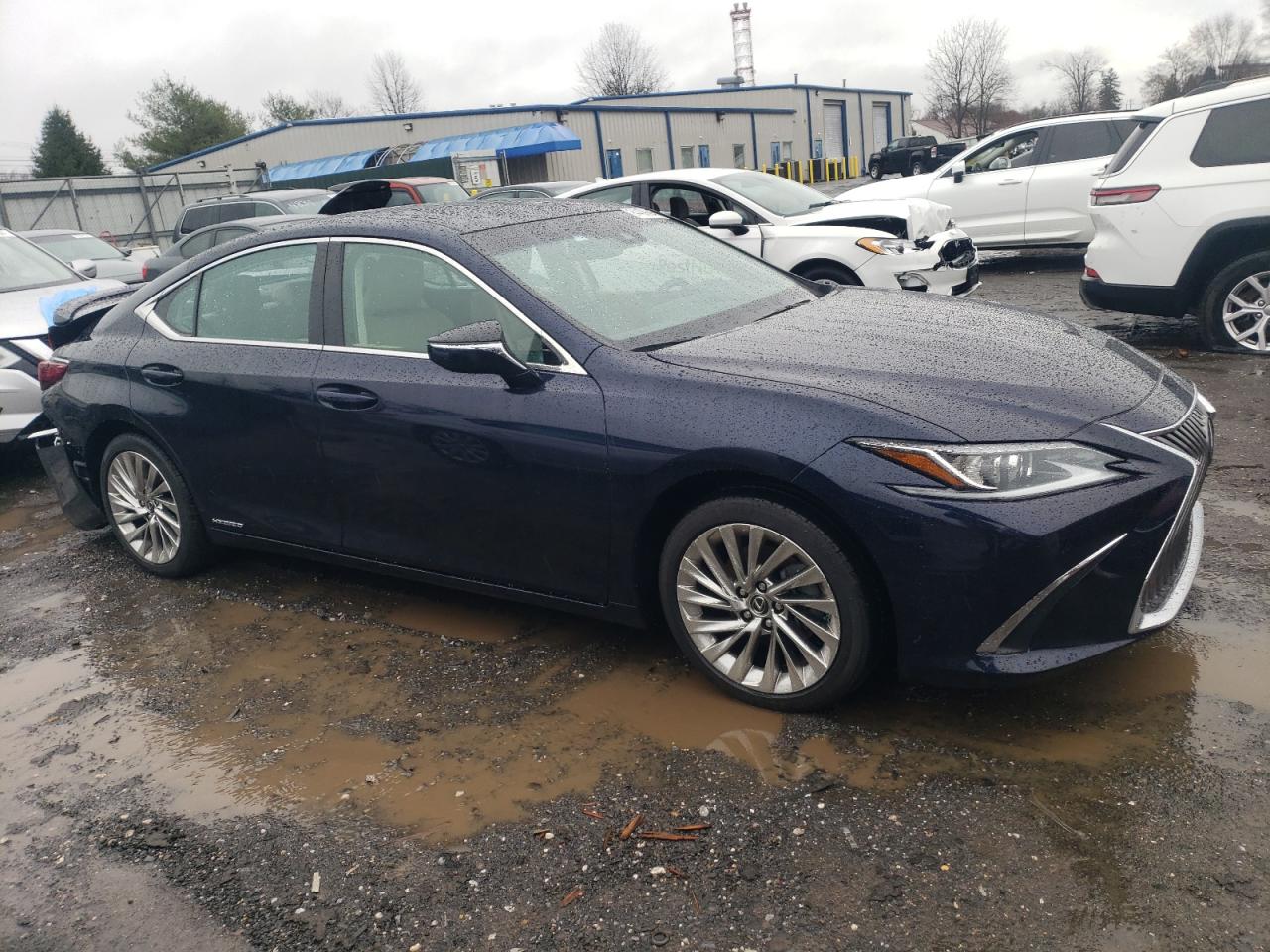 VIN 58AEA1C17MU007687 2021 LEXUS ES300 no.4