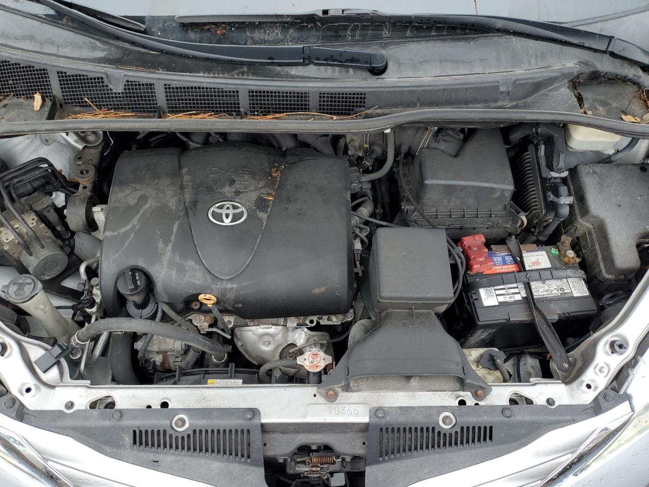 2017 Toyota Sienna - Image 12