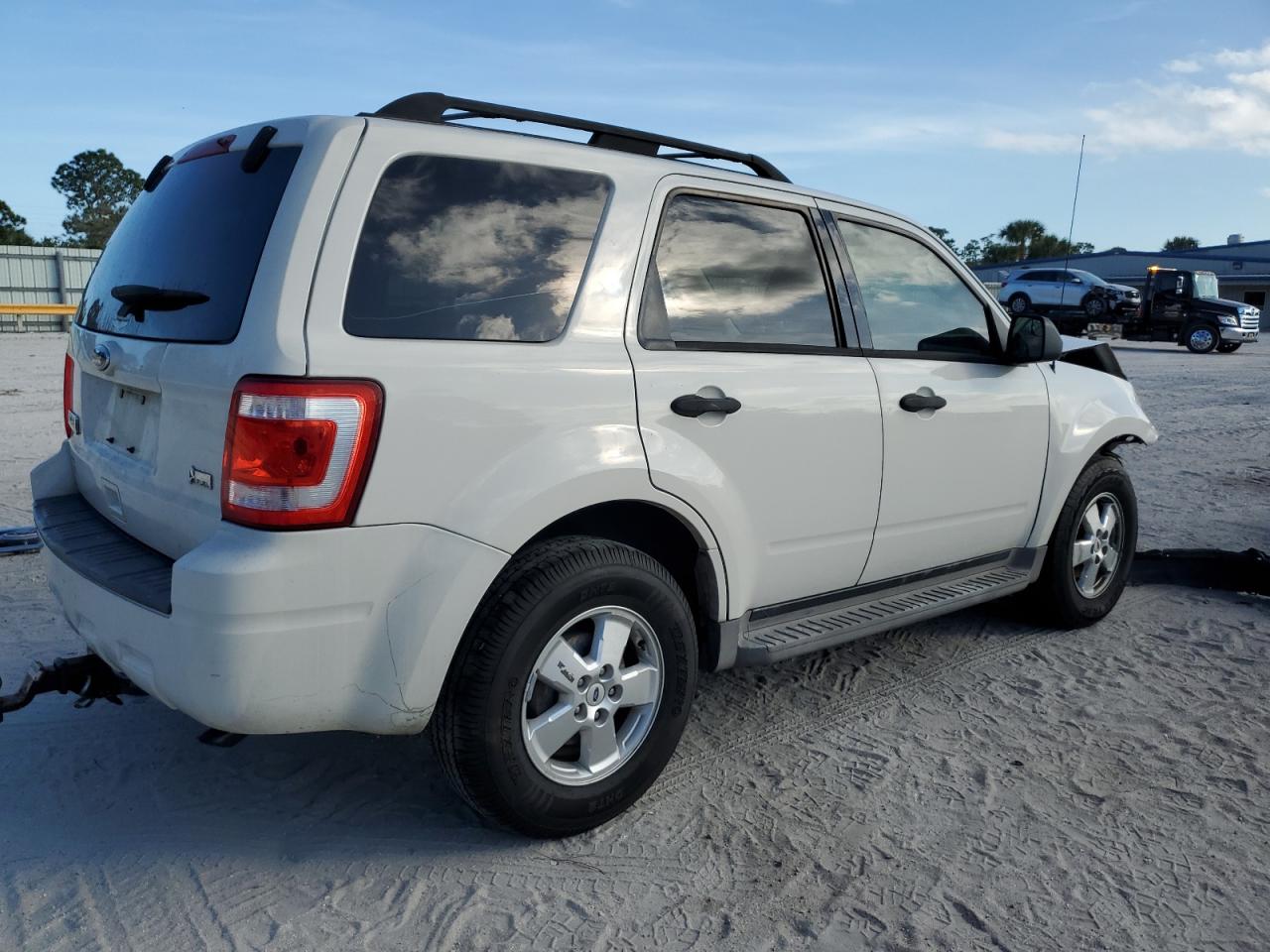 2010 Ford Escape - Image 3