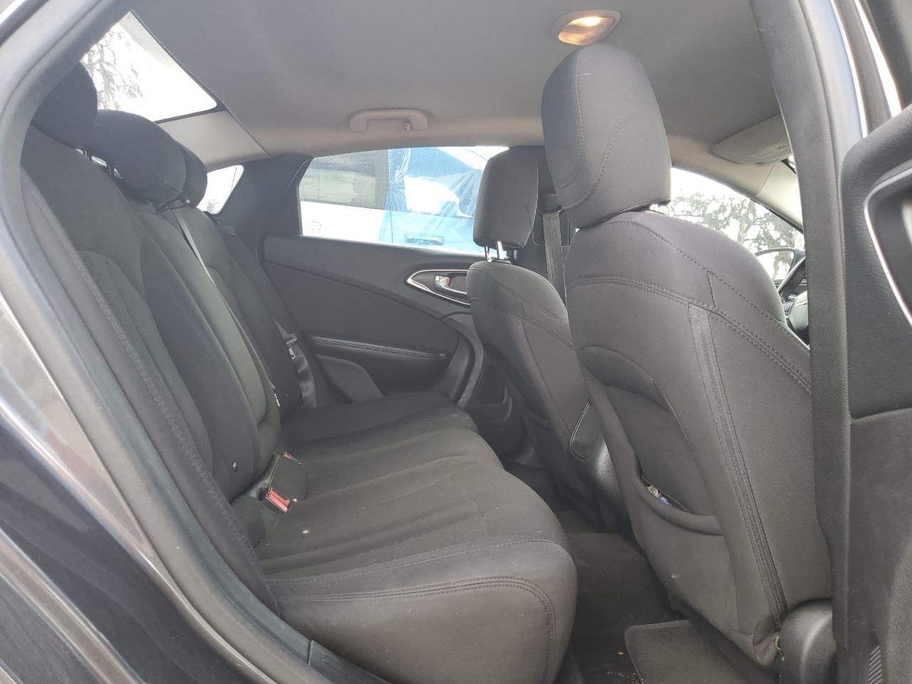 2015 Chrysler 200 - Image 10