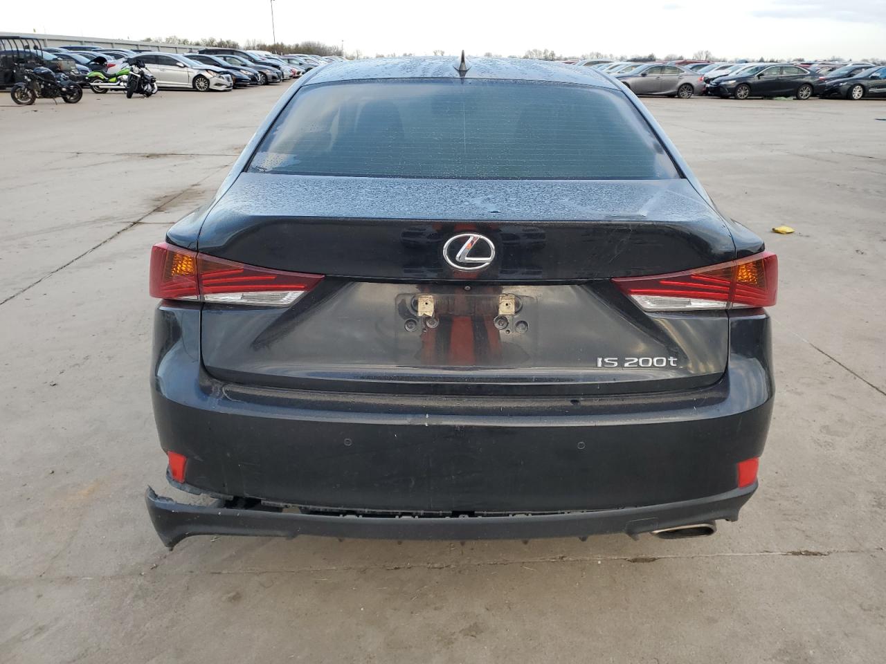 2017 Lexus IS - Image 6