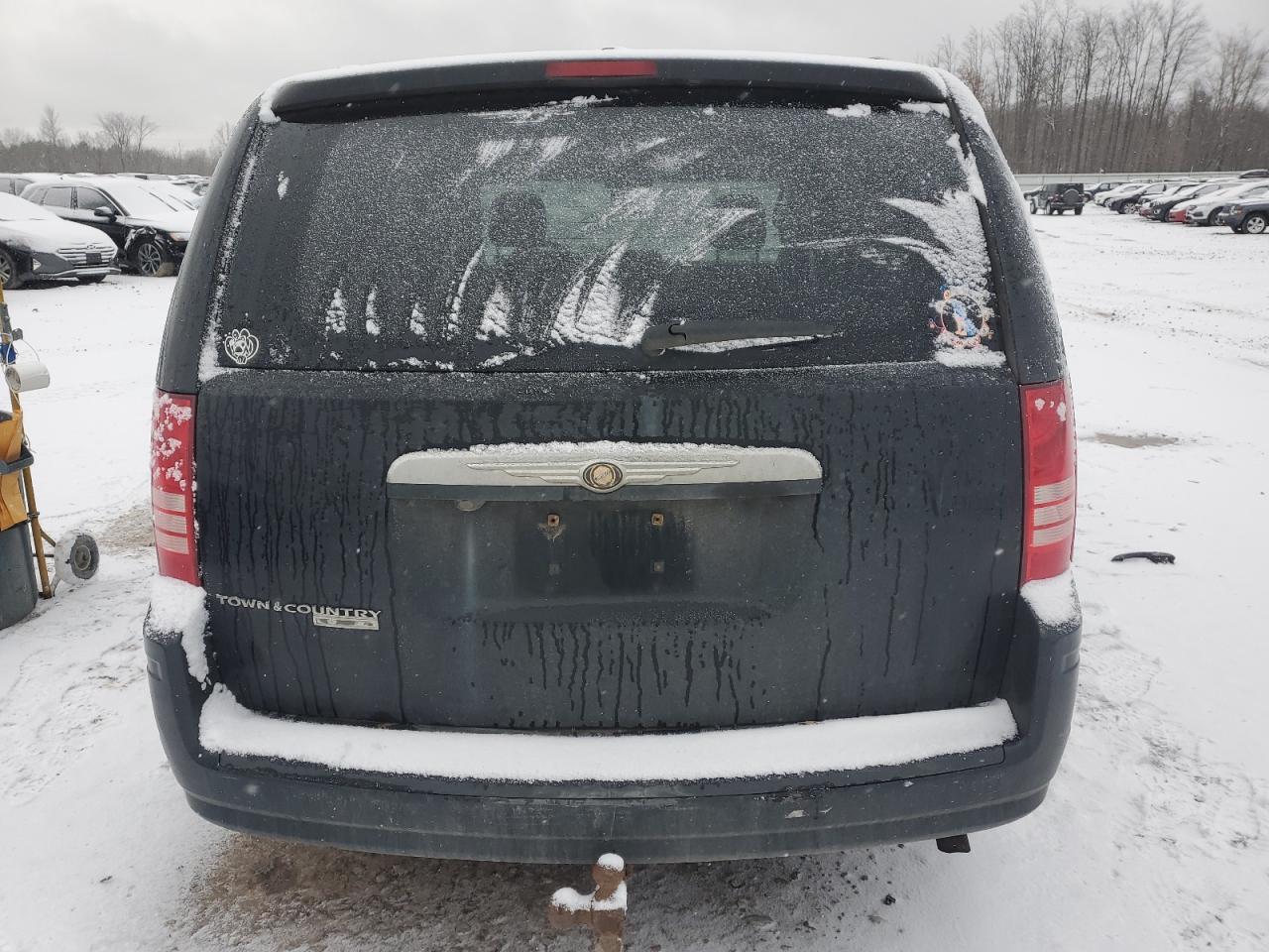 2008 Chrysler Town & Country - Image 6