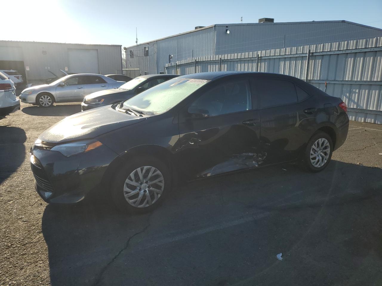 VIN 5YFBURHE6KP921889 2019 TOYOTA COROLLA no.1