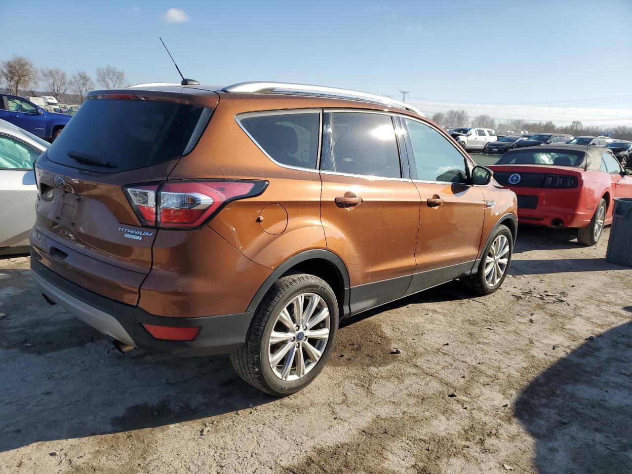 VIN 1FMCU0JD0HUC93501 2017 FORD ESCAPE no.3