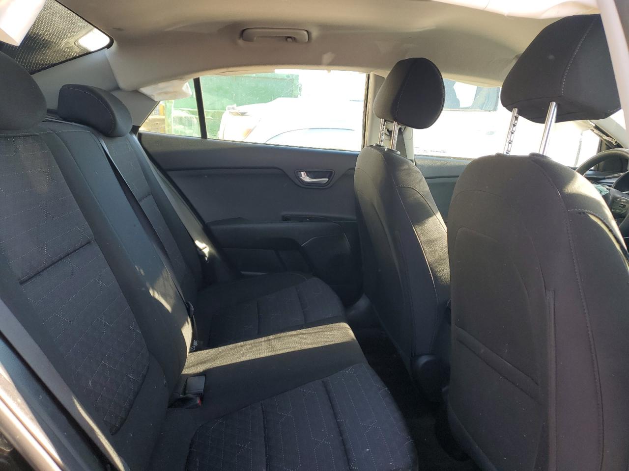 2023 Kia Rio - Image 10