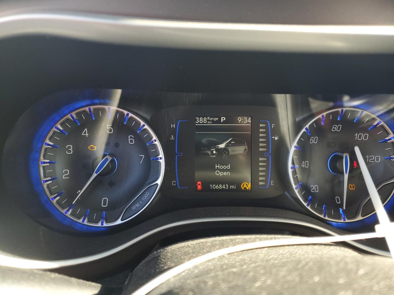 2018 Chrysler Pacifica - Image 9